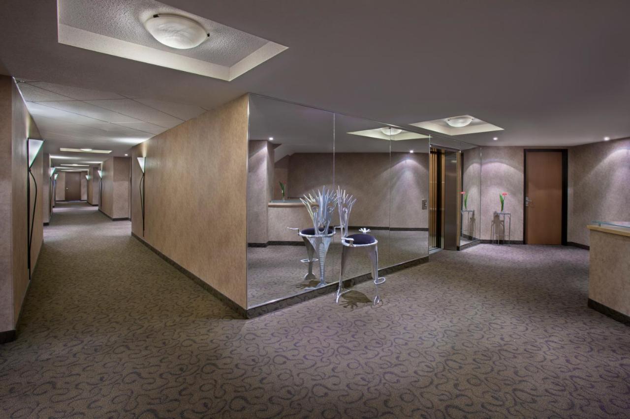 White Oaks Conference & Resort Spa Niagara-on-the-Lake Exterior photo The interior of the hotel