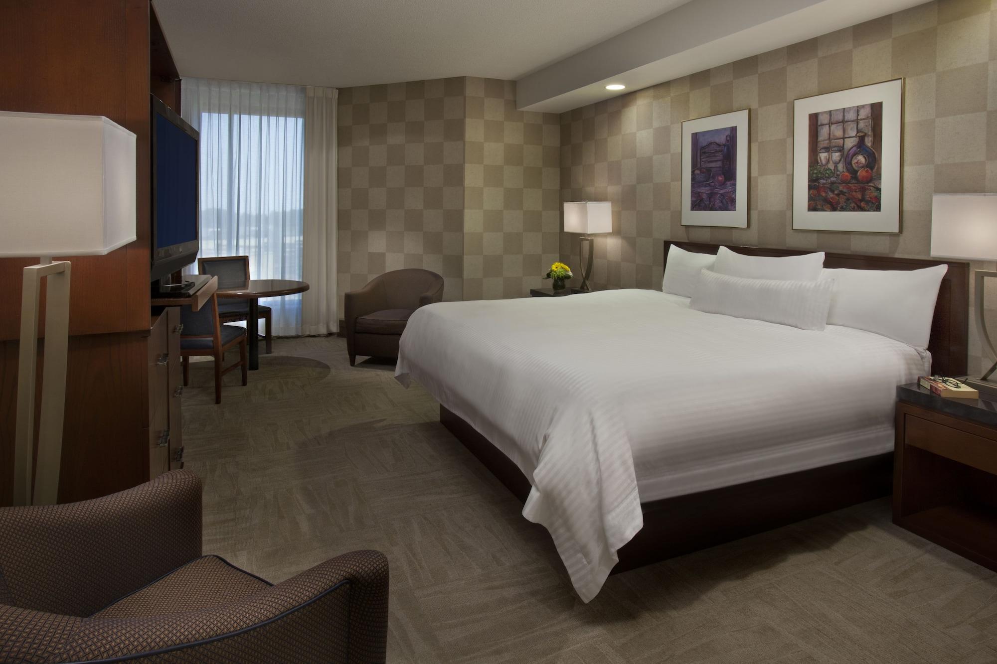 White Oaks Conference & Resort Spa Niagara-on-the-Lake Exterior photo A guest room at the JW Marriott Detroit Renaissance Center