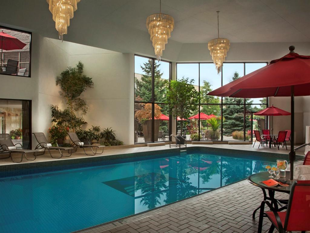 White Oaks Conference & Resort Spa Niagara-on-the-Lake Exterior photo The pool at the MGM Grand