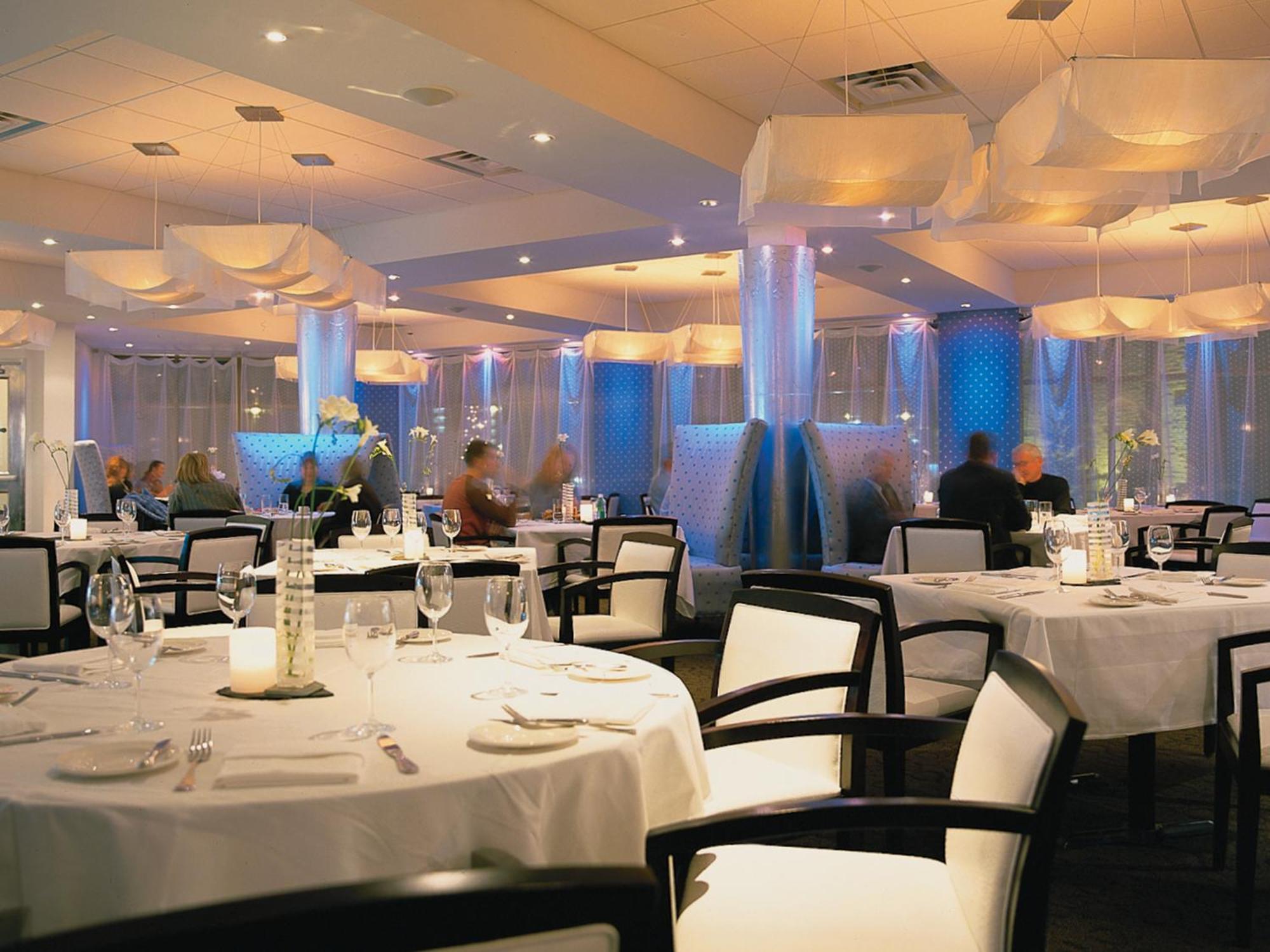 White Oaks Conference & Resort Spa Niagara-on-the-Lake Exterior photo The interior of the restaurant