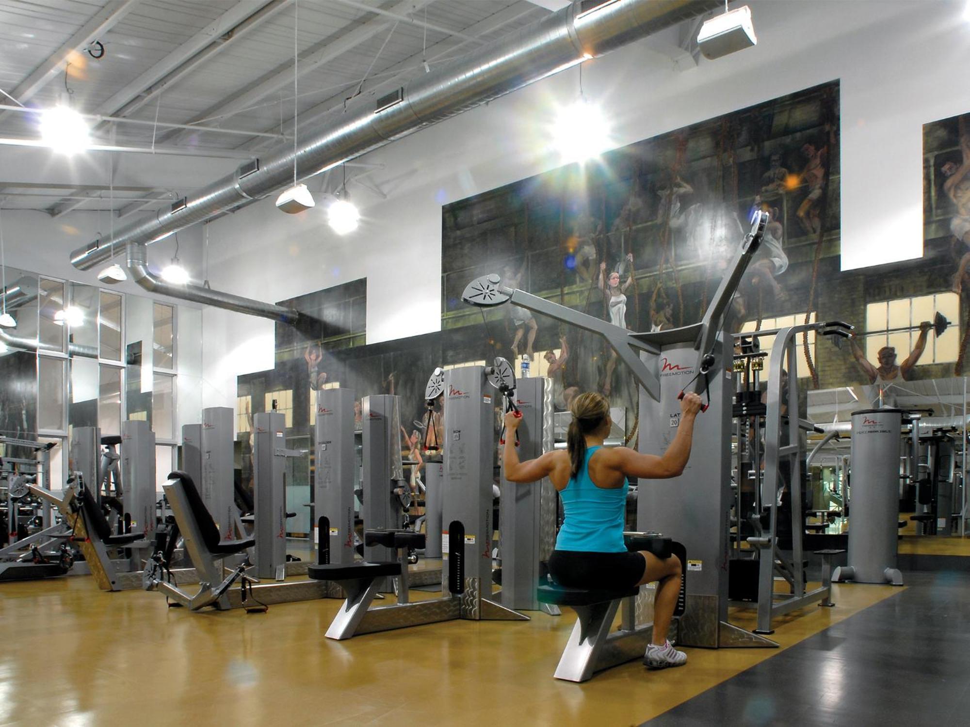 White Oaks Conference & Resort Spa Niagara-on-the-Lake Exterior photo A woman works out on a lat pulldown machine.