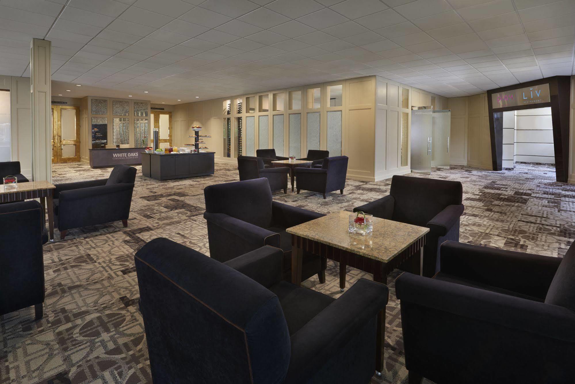 White Oaks Conference & Resort Spa Niagara-on-the-Lake Exterior photo The Westin Club Lounge at Ottawa International Airport